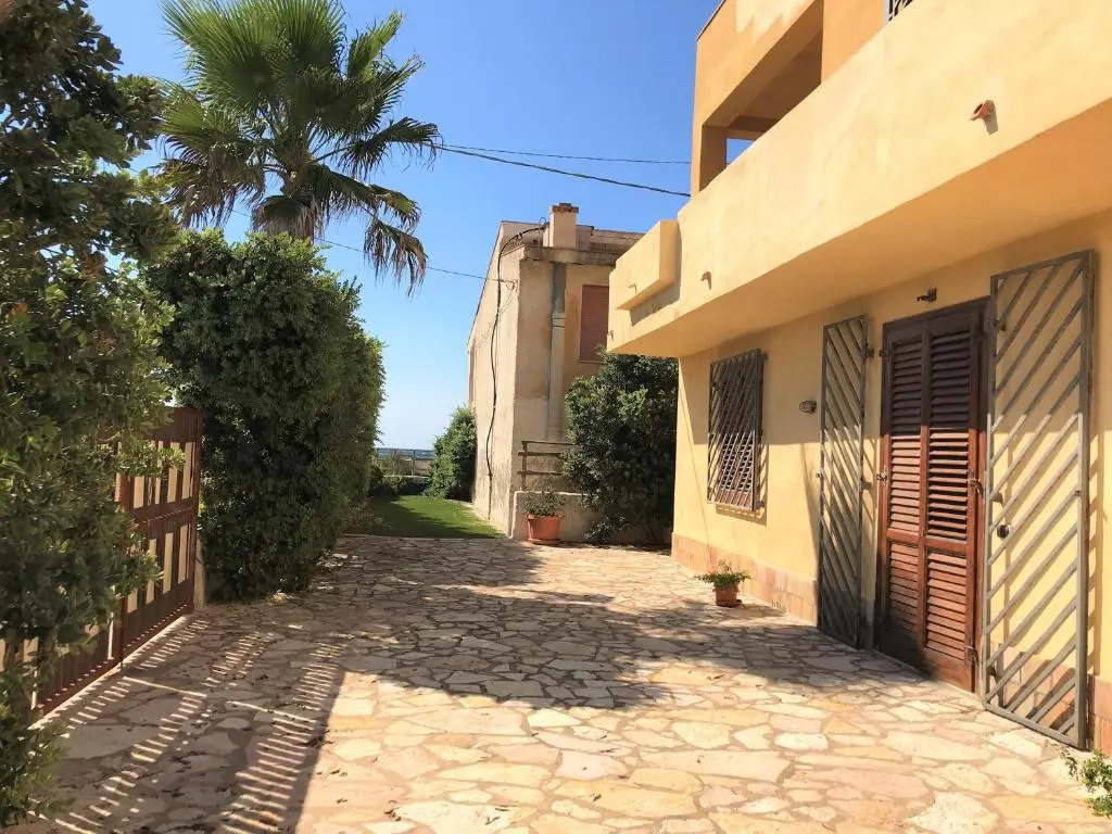Posidonia Apartments