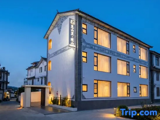 See Mountain · View Mountain Homestay (Ancient City South Store)
