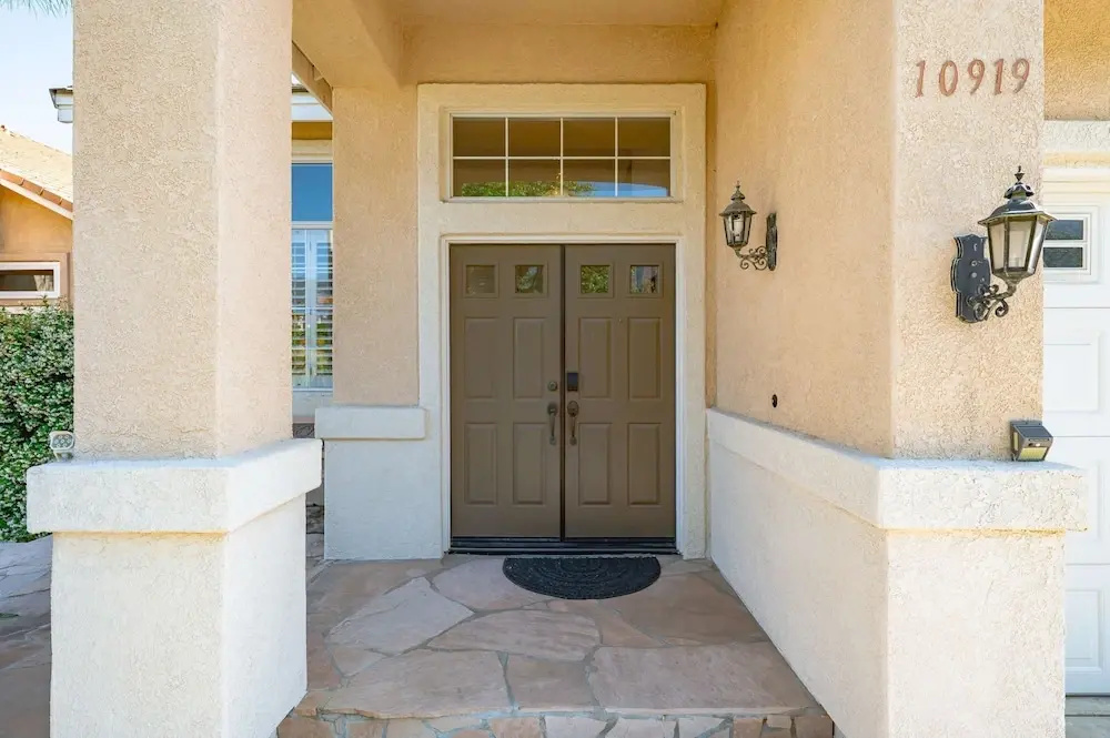 Bright Designer Home w Pool Near Everything