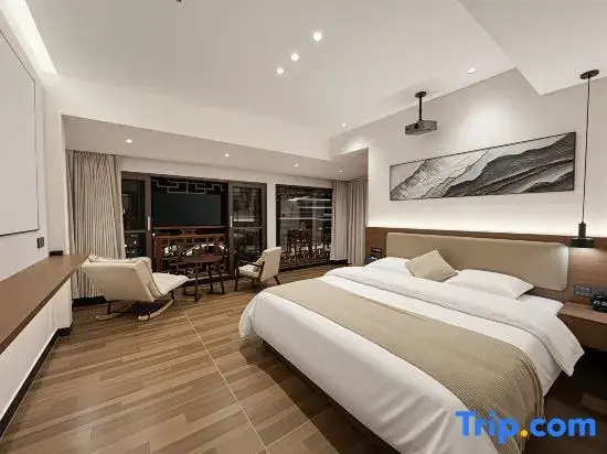 Standard Double room with river view (full double bed)