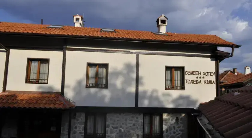 Todeva House - Général