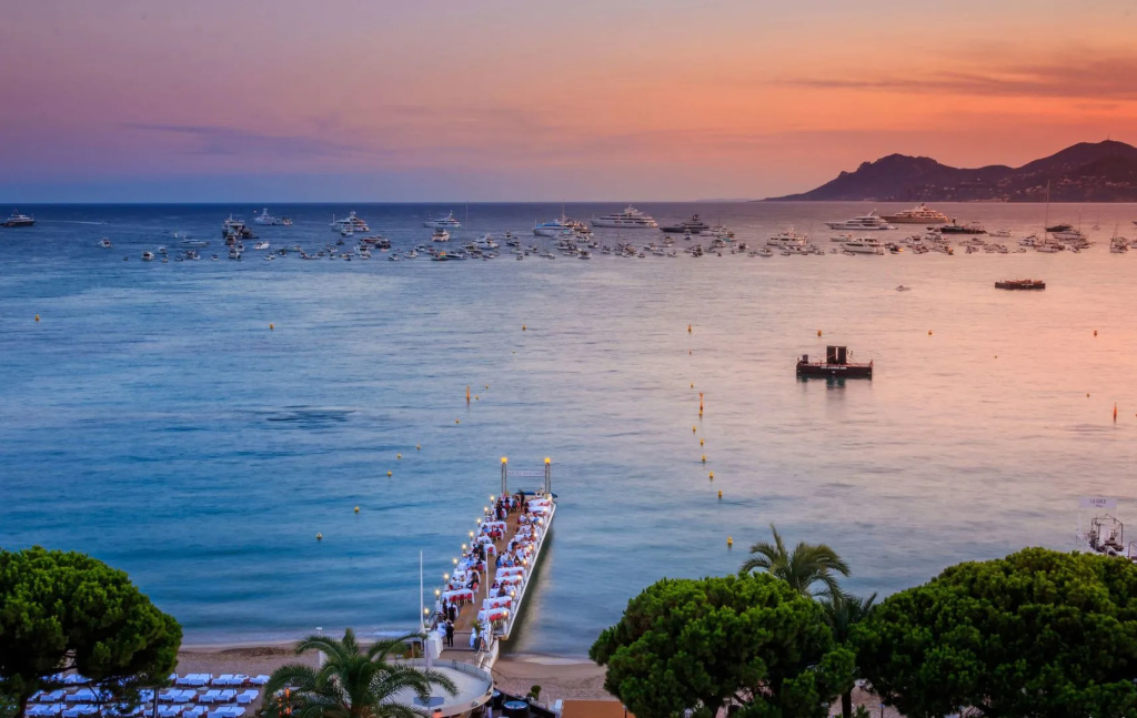 Beach & Waterfront