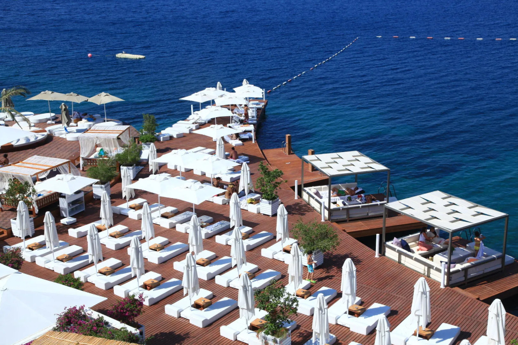Beach & Waterfront