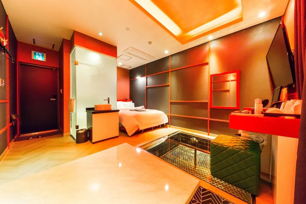 Lobby & Reception