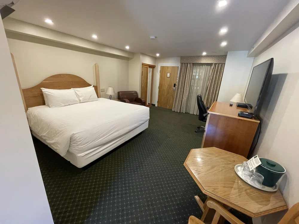 Deluxe Double room with balcony and with mountain view (full double bed)