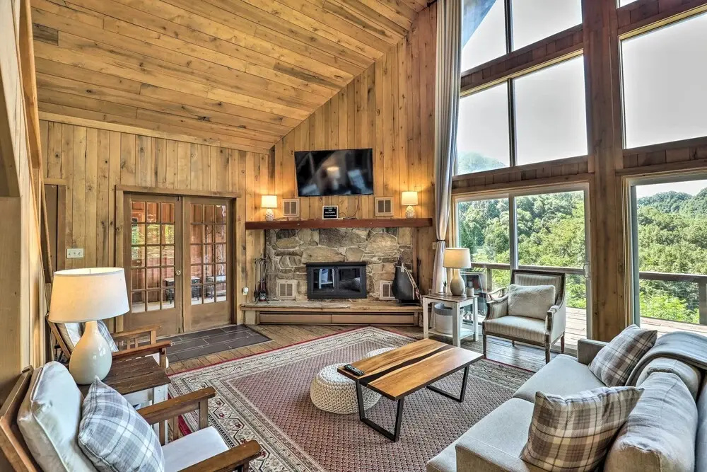 Stunning Views: Mountaintop Cabin in Burnsville! - фото 2