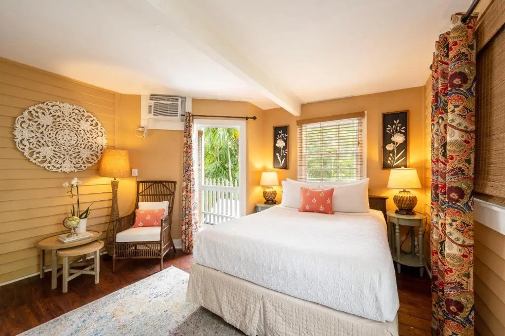 Standard room with sunset view