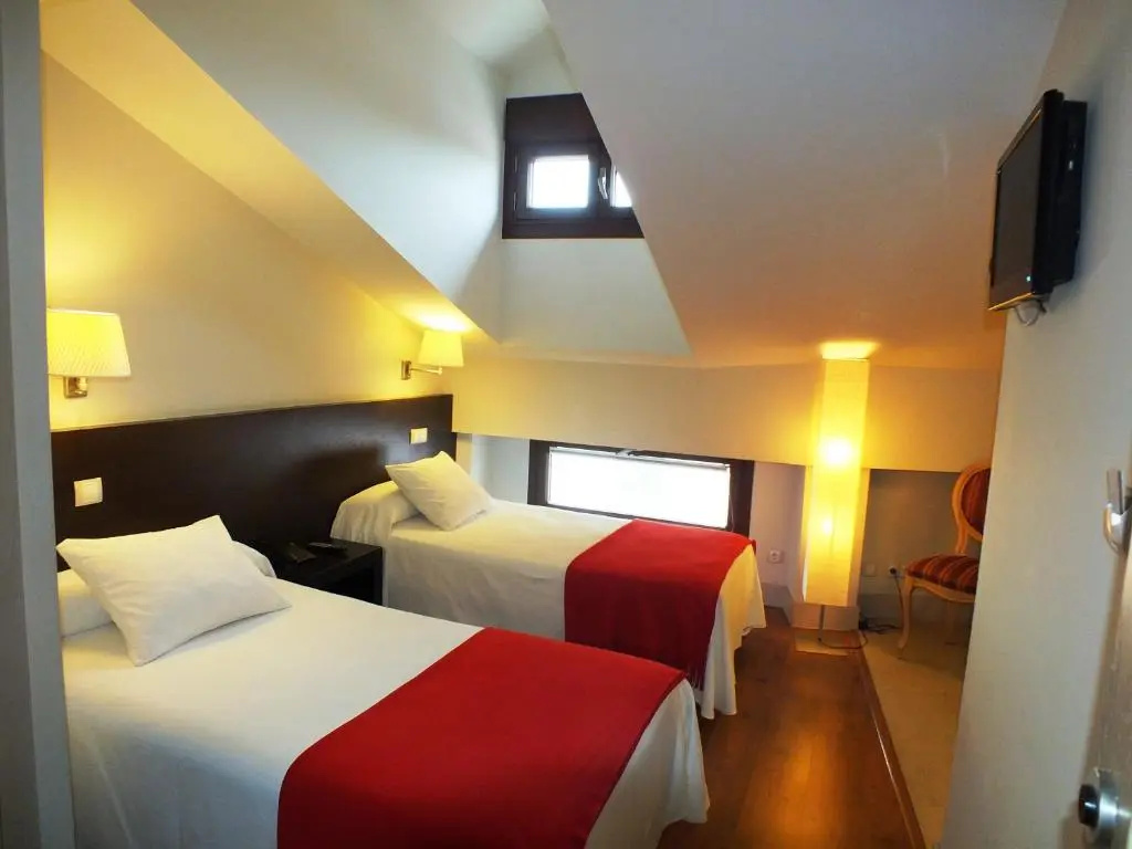 Hotel Puerta Del Arco - Chambres