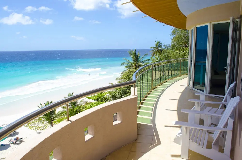 2 Bedrooms Luxury Suite with balcony and oceanfront