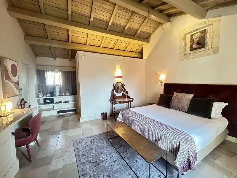 Double Suite (full double bed)