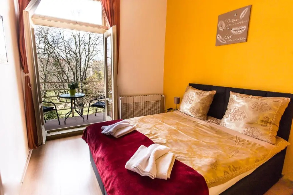 Standard Double room with balcony (full double bed)