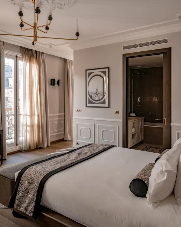 La Clef Tour Eiffel Paris by The Crest Collection 40