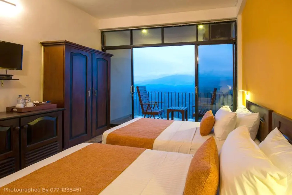 Deluxe Double room with balcony and with mountain view (twin beds)