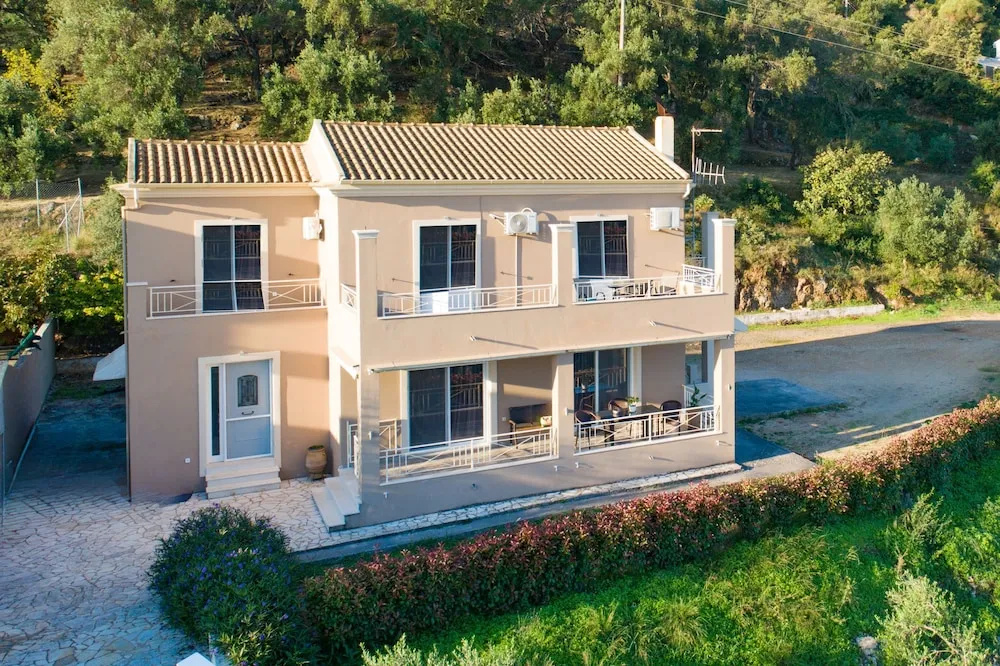 Villa Tzintzola in Kato Garouna