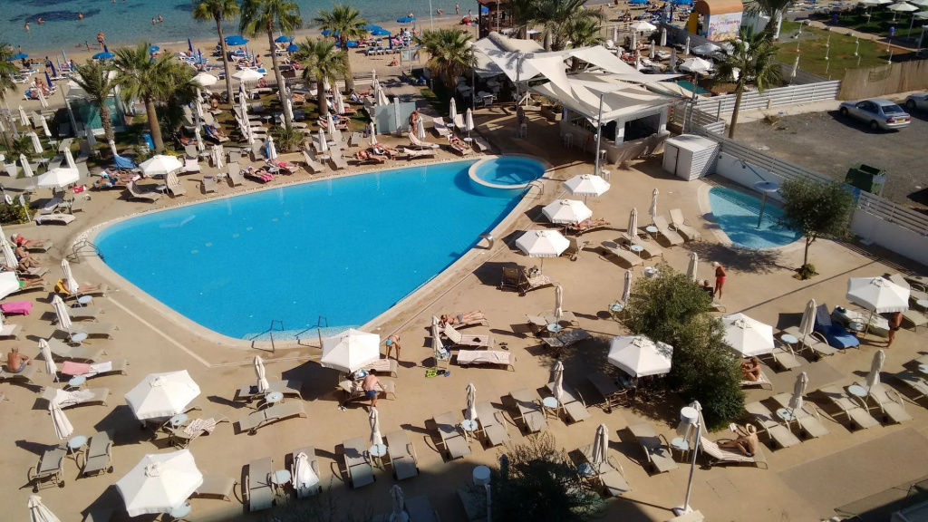 Vrissaki Beach Hotel - 3