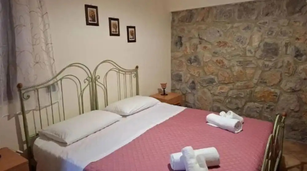 Classic Double room (full double bed)