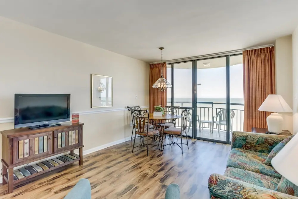 1 Bedroom Comfort room with balcony and oceanfront