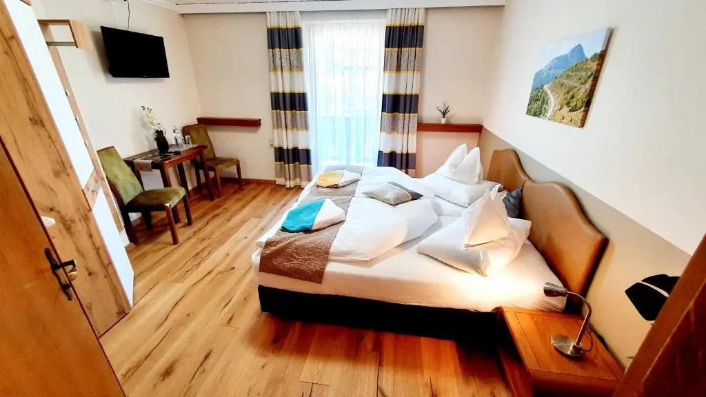Standard Double room with balcony (full double bed)