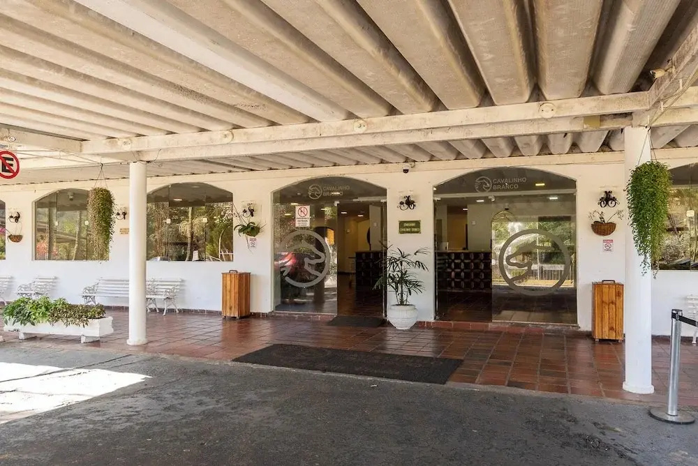 Cavalinho Branco Flat Para 4 Pessoas c Piscina