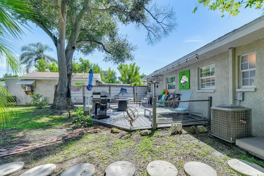 7 Mi to Downtown Tampa: Home w/ Fire Pit & Grill!