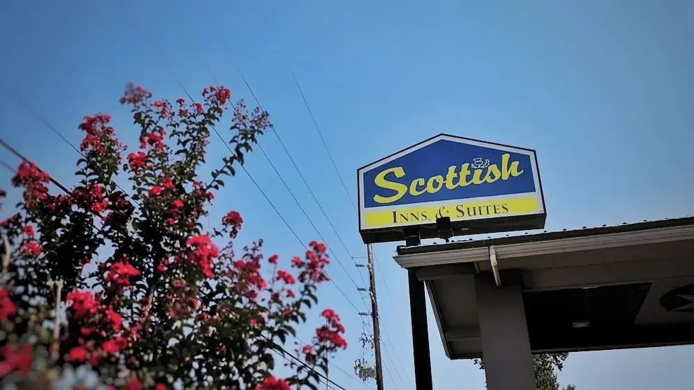 Scottish Inns & Suites Shenandoah Woodlands Mall