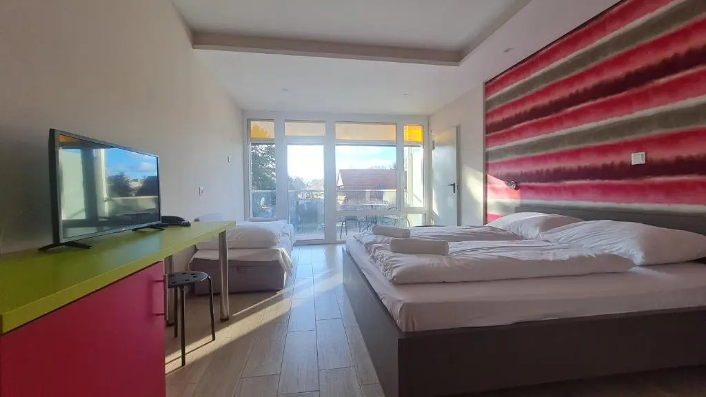 Standard Triple room with garden view