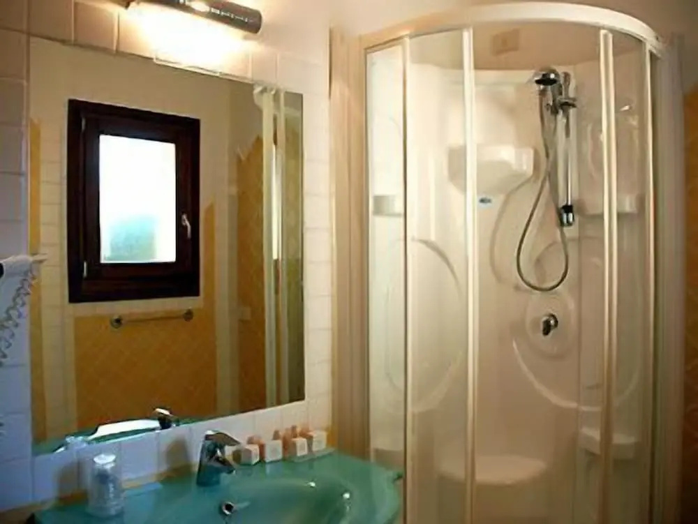 Hotel Monti Di Mola - Chambres
