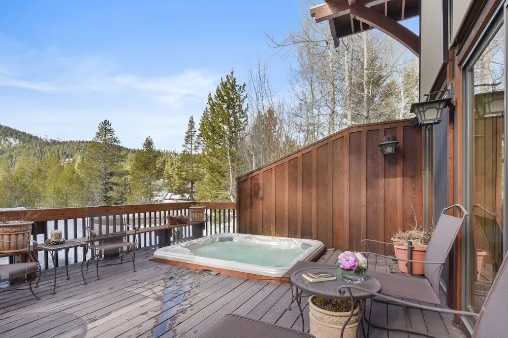 Wulf's Lodge at Olympic Valley Unwind in Hot Tub!