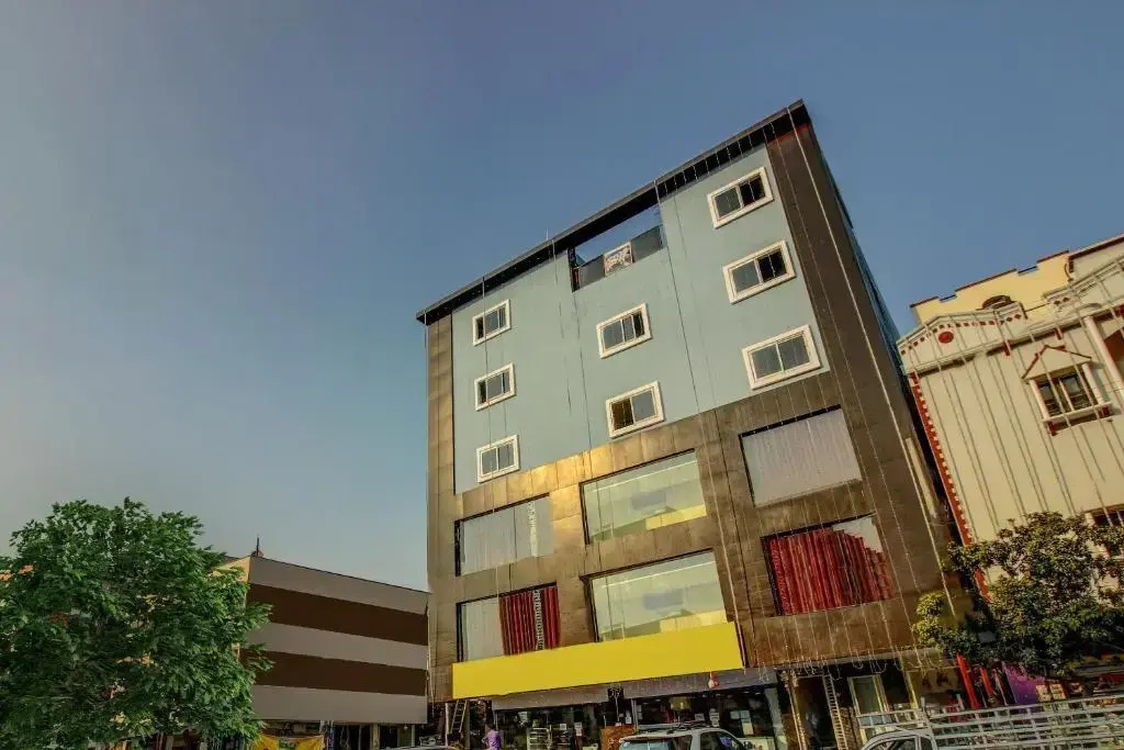 AB7 Residency by OYO Rooms
