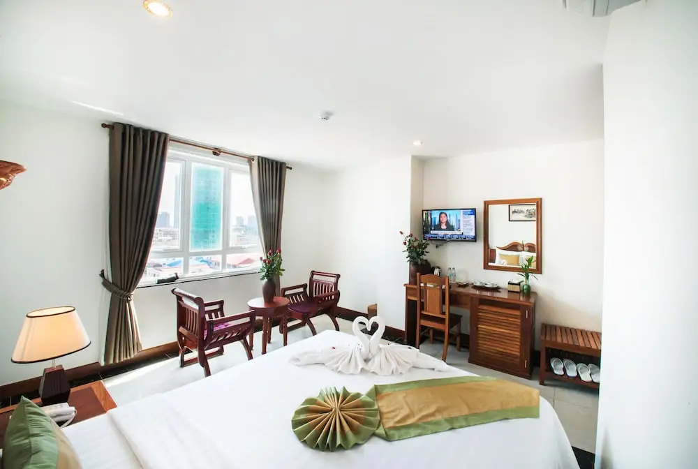 Superior Double room with balcony and with city view (full double bed)