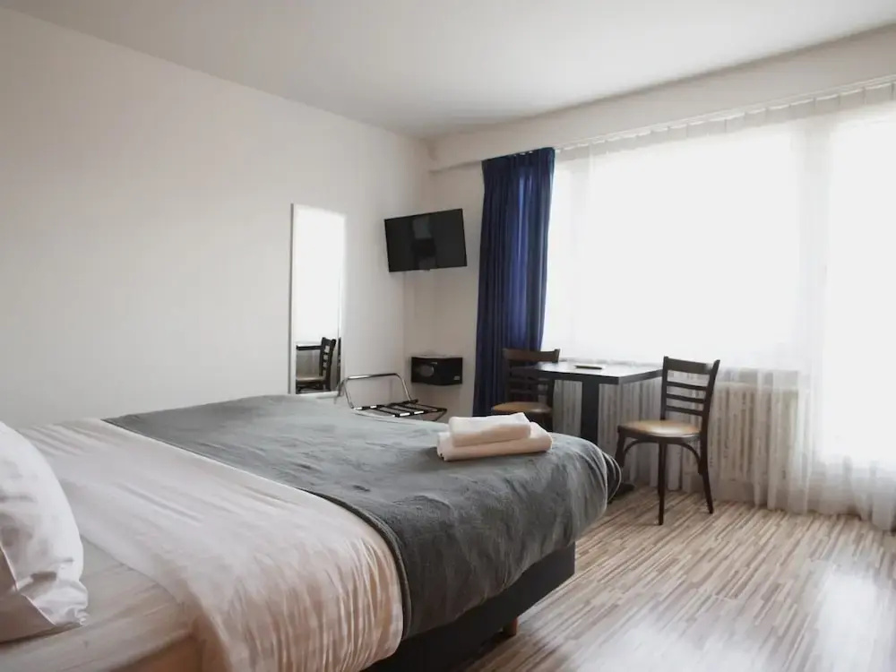 Economy Suite
