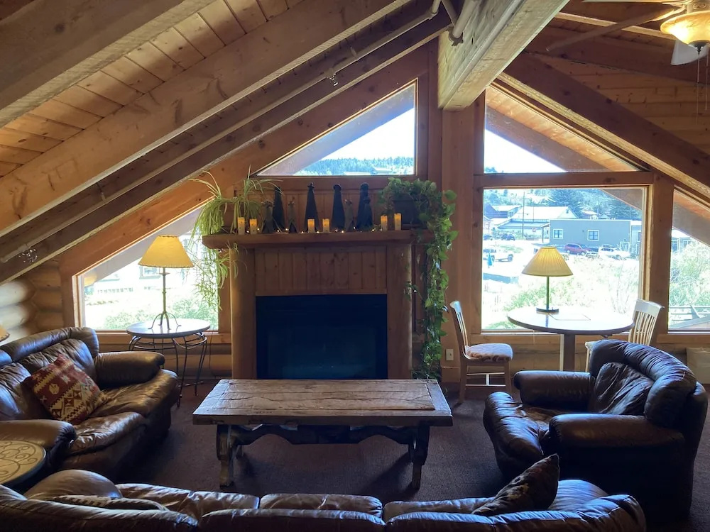 Lobby & Reception