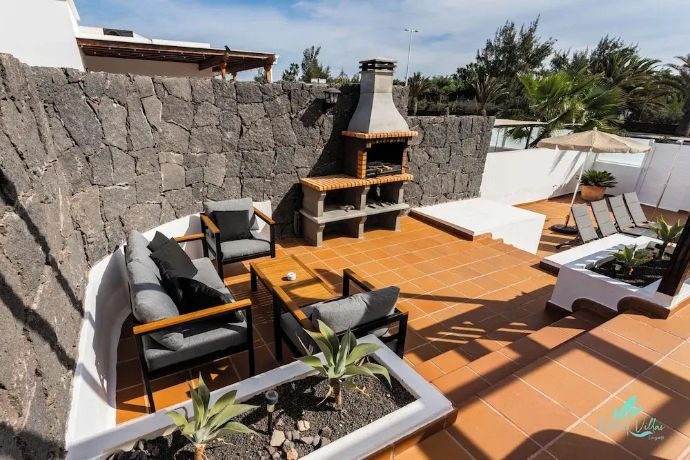 4 Bed Villa - Heated Pool, Pool Table, Bbq, Patio
