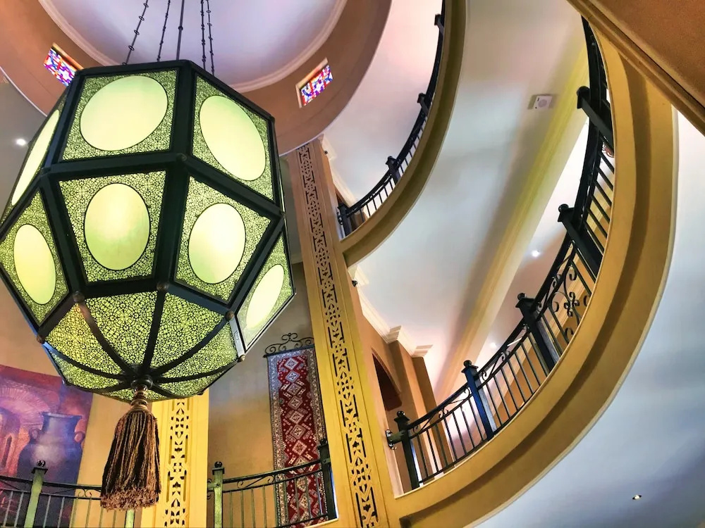 Lobby & Reception