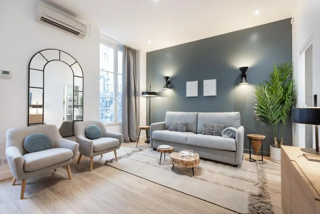 3 Bedrooms Apartment