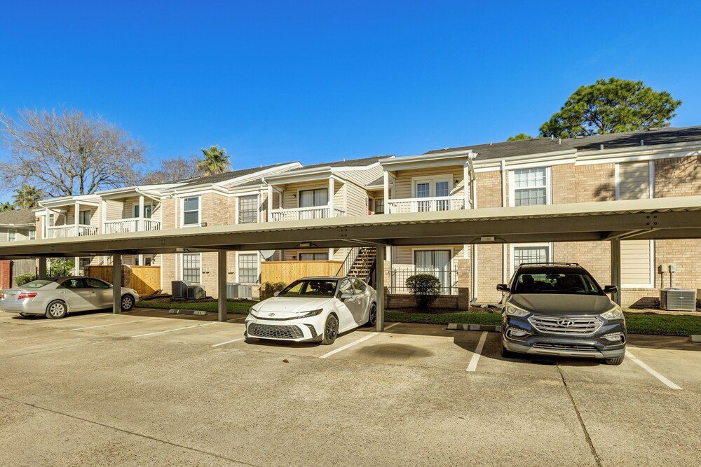 3 Mi to Houston Medical Center: Extended Stay