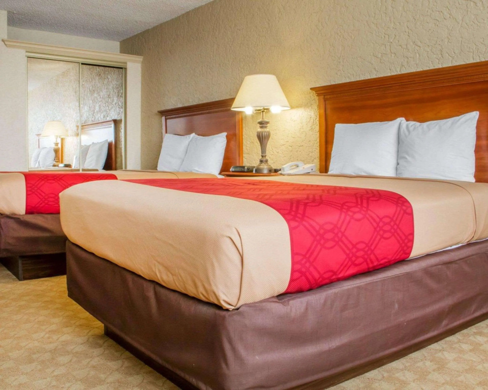 Econo Lodge Broken Arrow — 4