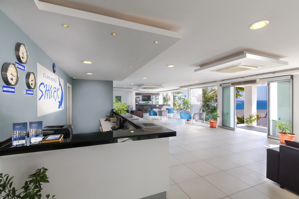 Lobby & Reception