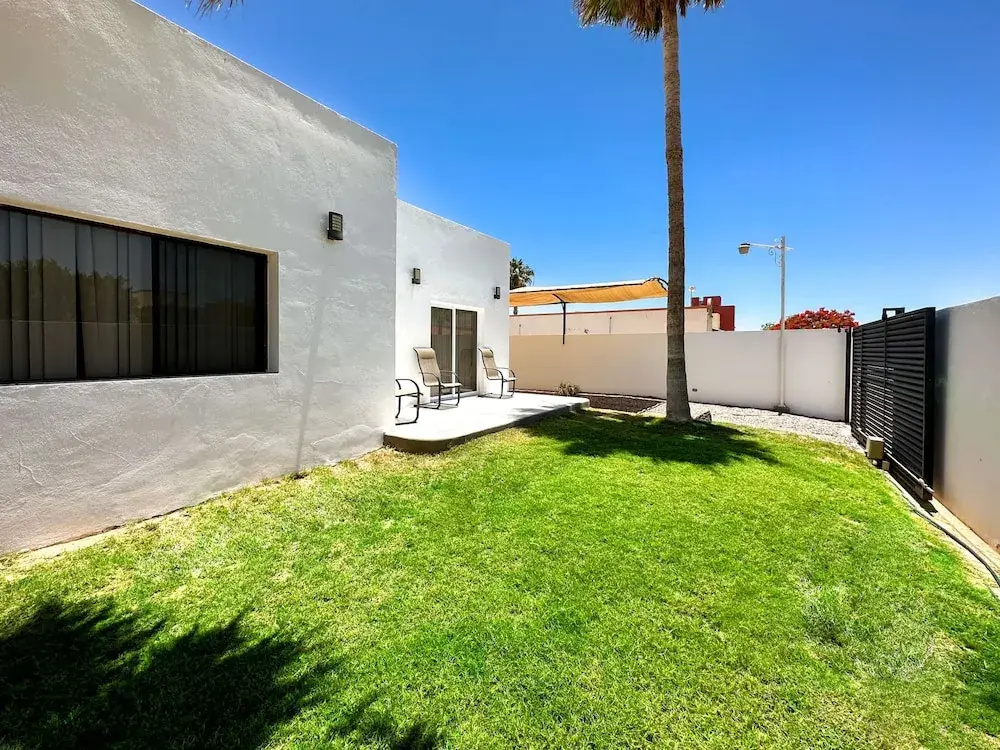 Quiet Mexican-style Getaway With Spacious Patio