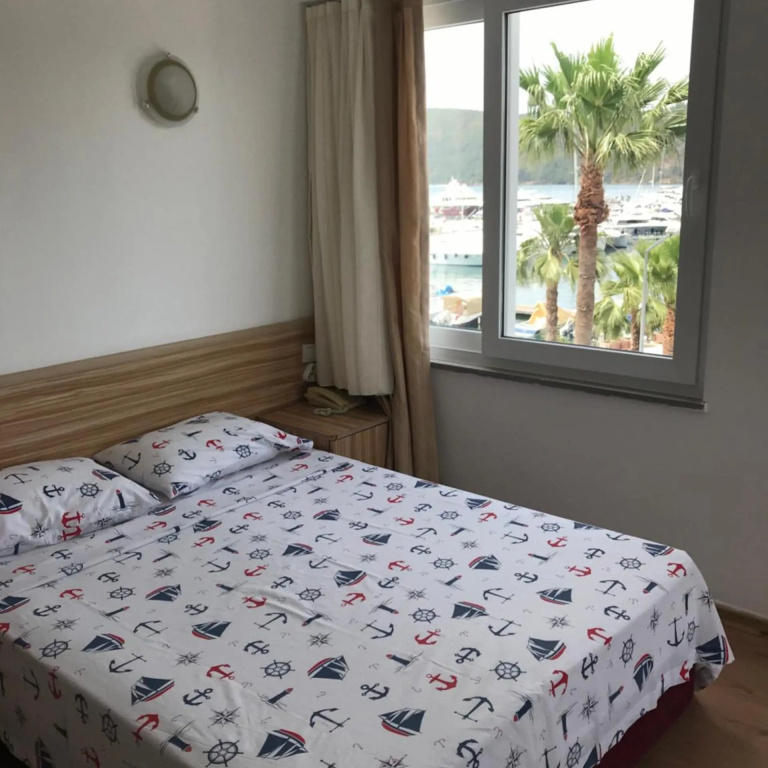 Status Hotel — 4