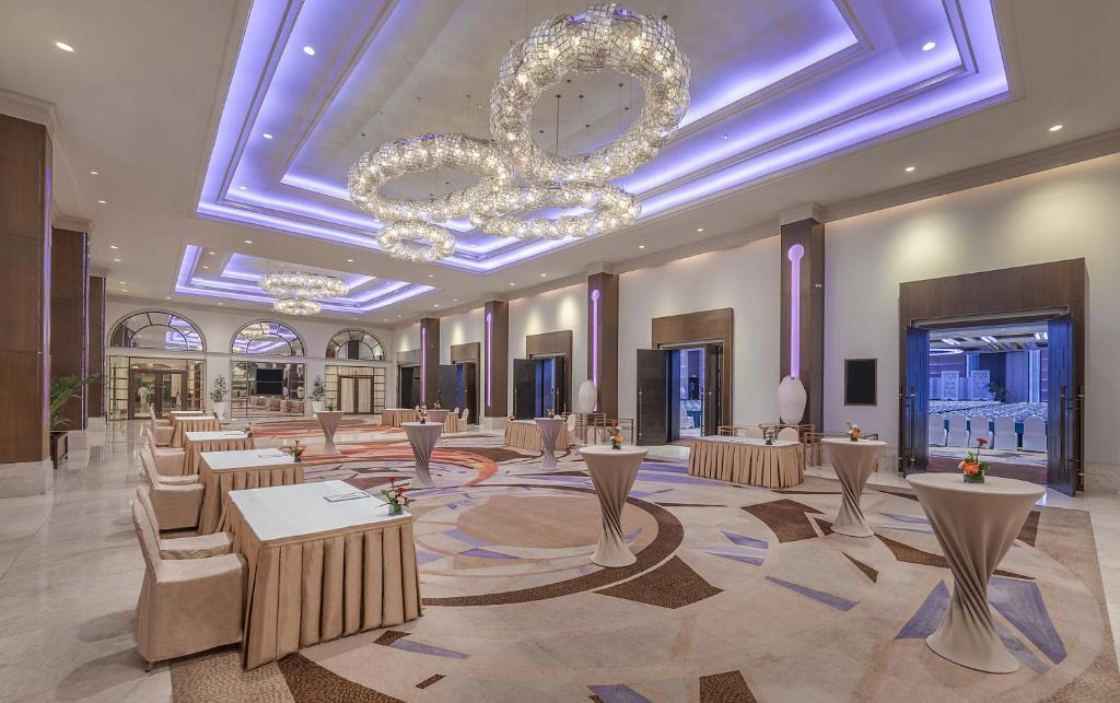 The Manila Hotel by null