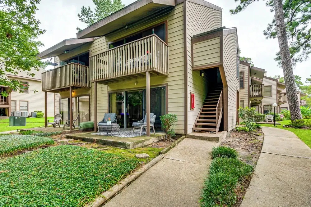 Walk to Lake Conroe - Condo w/ Community Perks!