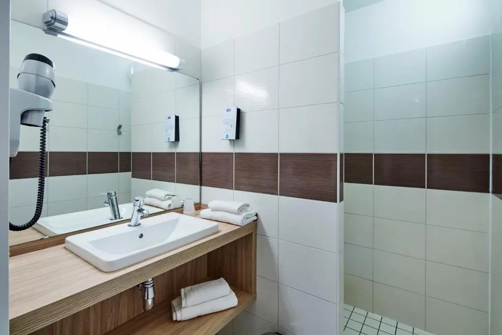 Kyriad Clermont Ferrand Nord - Riom - Chambres