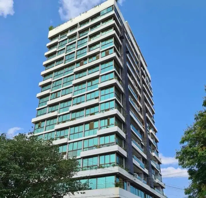 Dpto de Lujo. Lugar estratégico de CDE