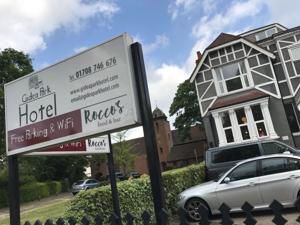 Gidea Park Hotel — фото