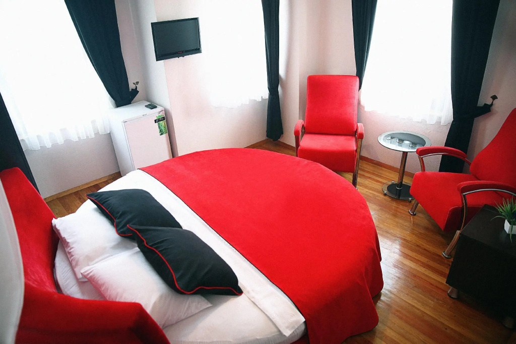 Deluxe Double room (full double bed)