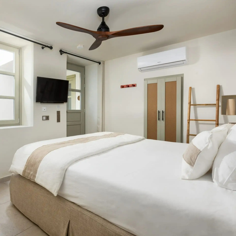 Economy room