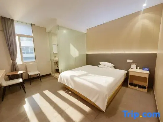 Deluxe Double room (full double bed)