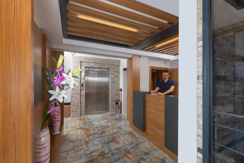 Lobby & Reception