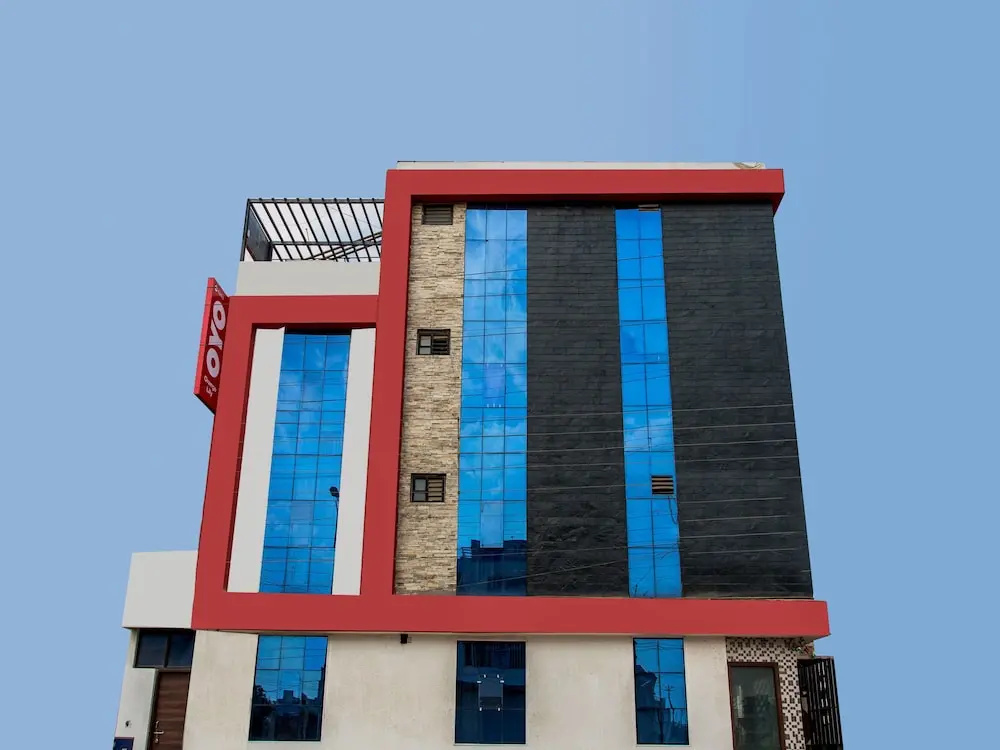OYO 5253 Hotel Orange Lily